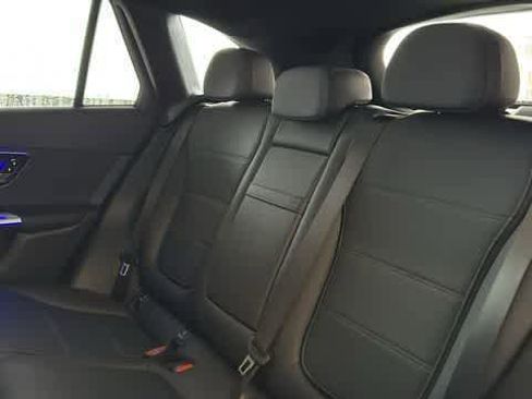Used 2025 Mercedes-Benz GLC 300 4MATIC image 30