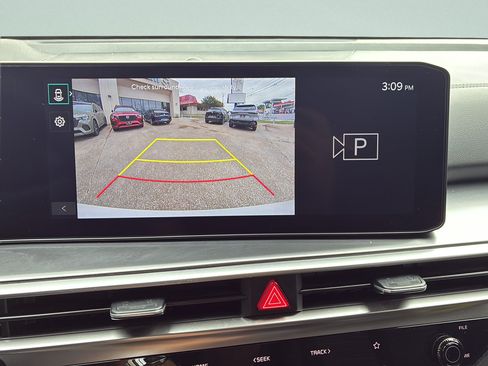Used 2025 Kia Sorento LX FWD image 19