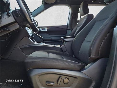 Used 2020 Ford Explorer XLT AWD/4WD image 15