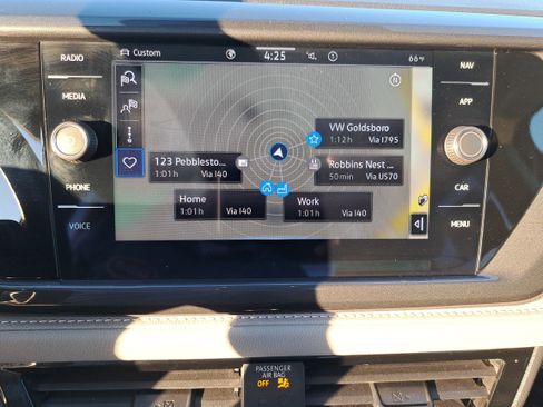 Certified 2022 Volkswagen Taos SEL w/ Panoramic Sunroof Package image 22