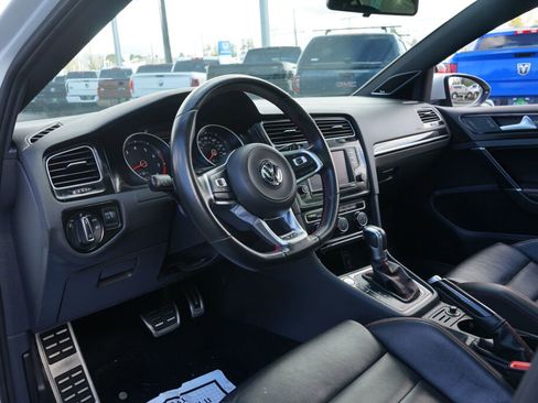 Used 2017 Volkswagen GTI SE image 11