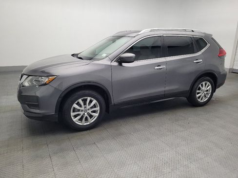 Used 2017 Nissan Rogue SV image 2
