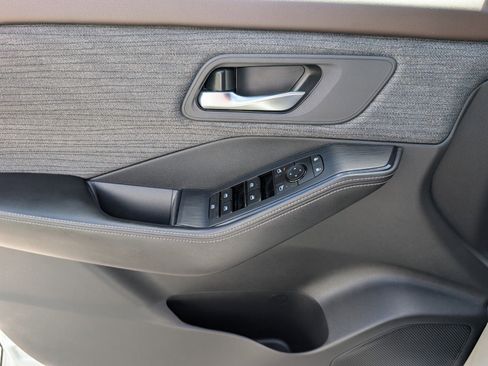 Used 2021 Nissan Rogue SV image 32