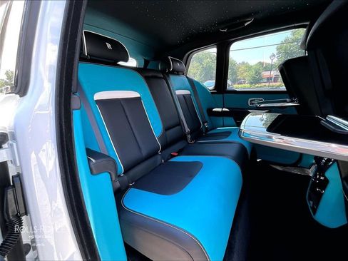 Certified 2025 Rolls-Royce Cullinan AWD/4WD image 25