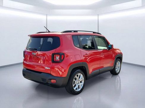 Used 2017 Jeep Renegade Latitude FWD image 4