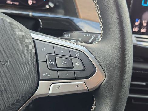 Used 2025 Volkswagen Atlas SE image 19