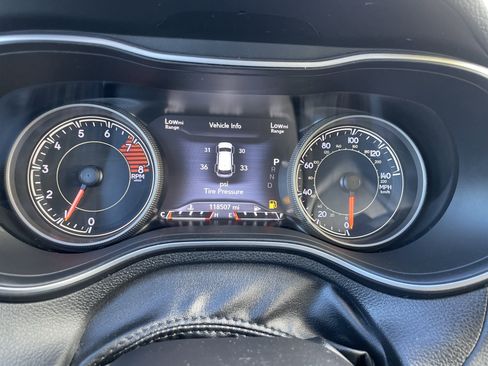 Used 2019 Jeep Cherokee Limited image 19