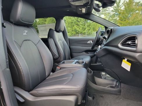 New 2026 Chrysler Pacifica Select w/ S Appearance Package AWD/4WD image 24