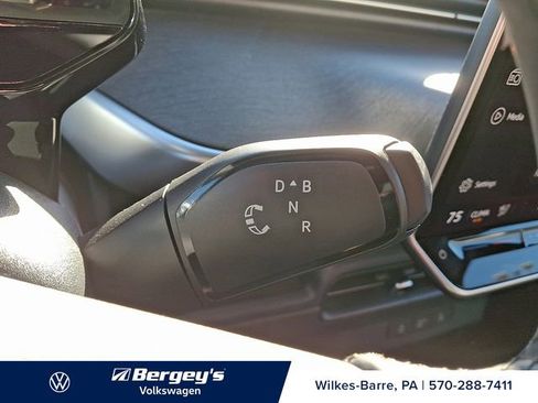 New 2025 Volkswagen ID. Buzz Pro S RWD image 17