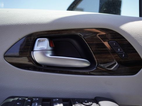 Used 2023 Chrysler Pacifica Limited image 13