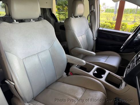 Used 2013 Chrysler Town & Country Limited w/ Luxury Group FWD image 39