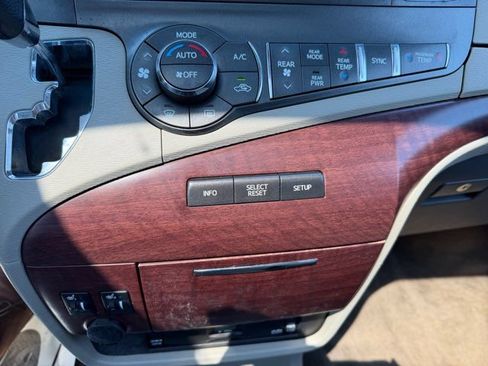 Used 2014 Toyota Sienna XLE w/ Entertainment Package AWD/4WD image 17