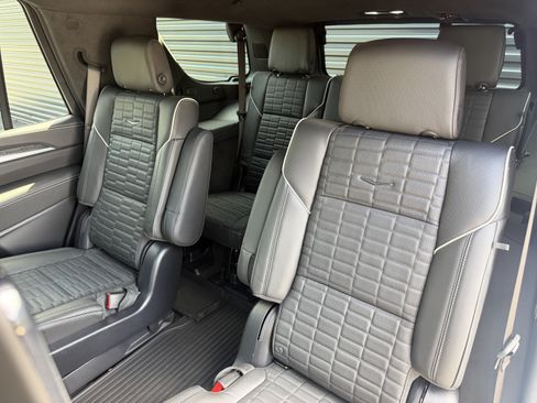 Used 2025 Cadillac Escalade V AWD/4WD image 31