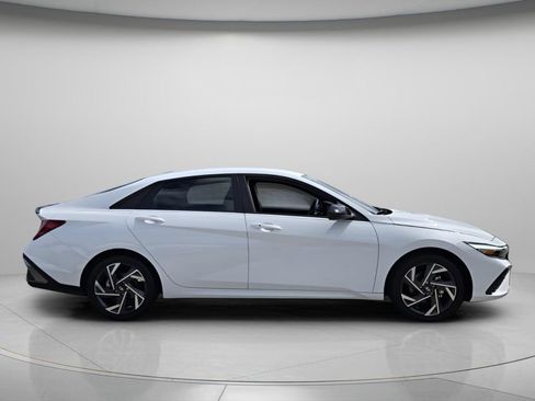 Certified 2025 Hyundai Elantra Sport FWD image 34