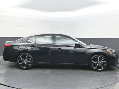 Used 2024 Nissan Altima 2.5 SR FWD image 8