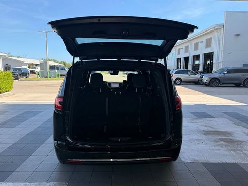New 2026 Chrysler Pacifica Limited FWD image 38