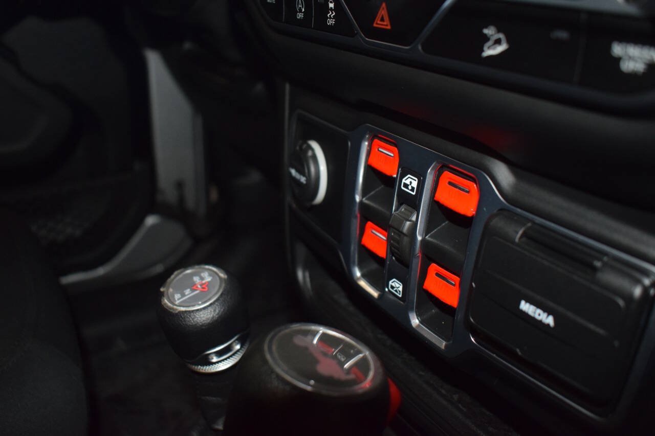 Used 2020 Jeep Wrangler Unlimited Sport AWD/4WD image 38