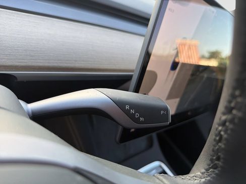 Used 2025 Tesla Model Y Long Range RWD image 15