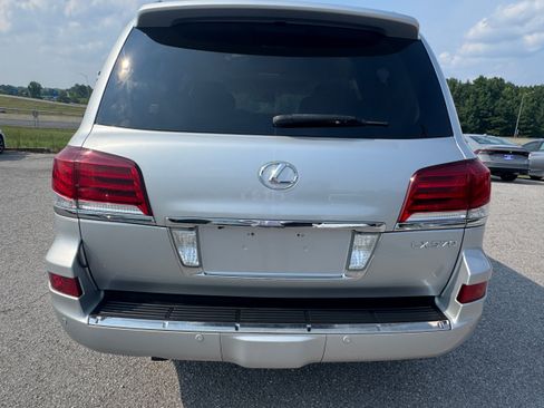 Used 2015 Lexus LX 570 4WD w/ Luxury Package image 6