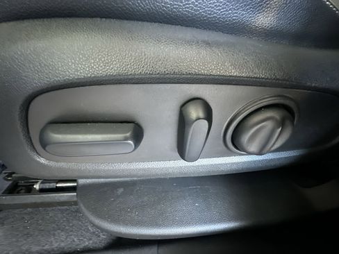 Used 2024 GMC Terrain SLT image 14