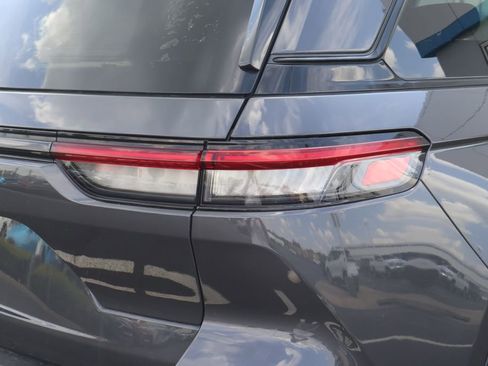 Used 2023 Jeep Grand Cherokee Altitude image 10