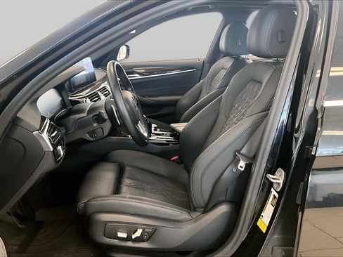 Used 2023 BMW 530i w/ Convenience Package RWD image 7