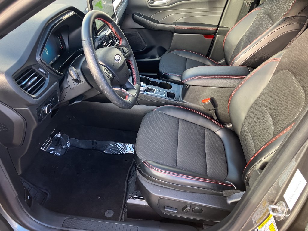 Used 2024 Ford Escape ST-Line w/ Tech Pack #1 AWD/4WD image 15