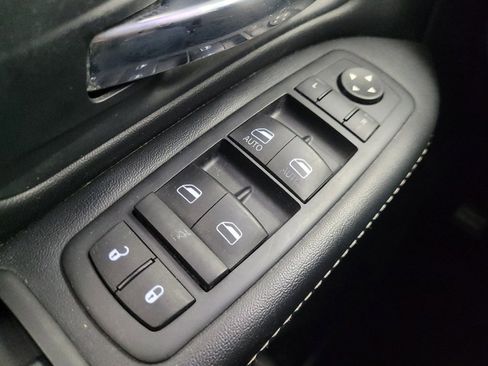 Used 2016 Dodge Grand Caravan SXT image 27