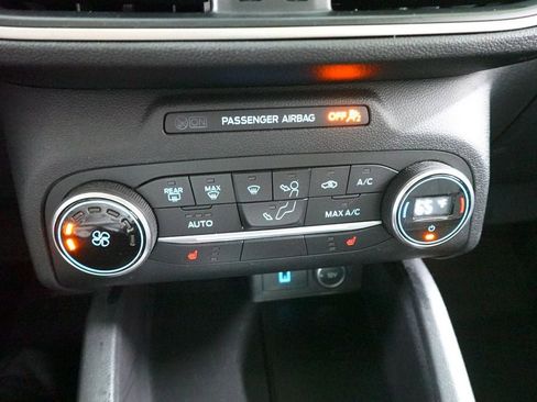 Used 2020 Ford Escape SE image 21