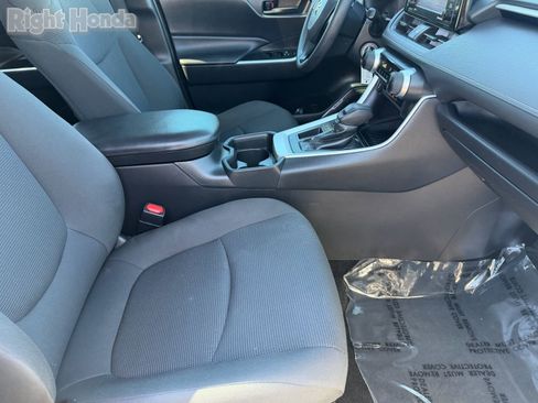 Used 2021 Toyota RAV4 LE w/ Carpet Mat Package (TMS) image 12
