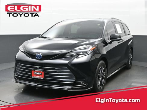 Used 2025 Toyota Sienna Platinum AWD/4WD image 1