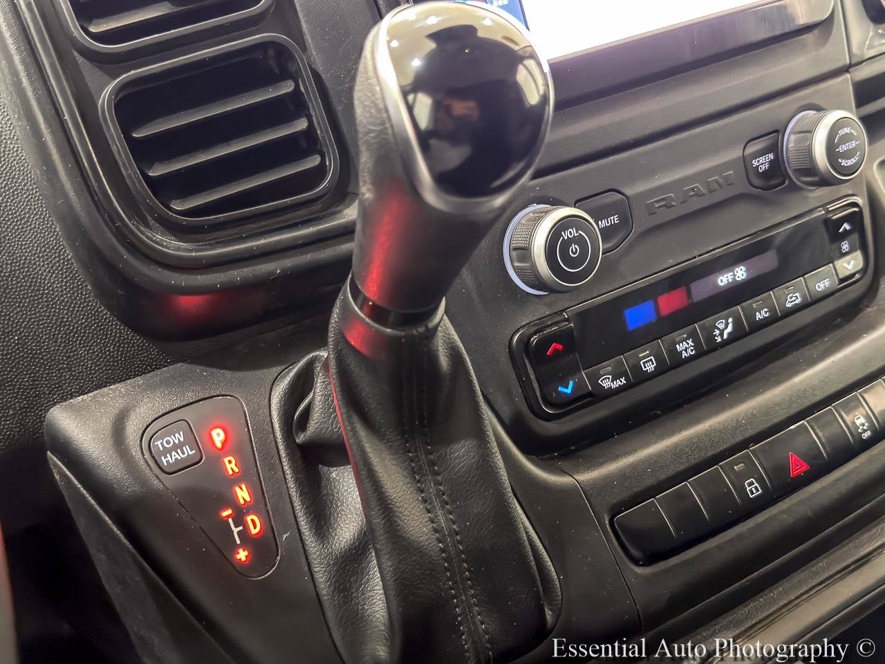 Used 2024 RAM ProMaster 2500 w/ Convenience Group FWD image 19