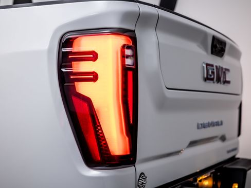 Used 2024 GMC Sierra 2500 Denali w/ Denali Reserve Package AWD/4WD image 12