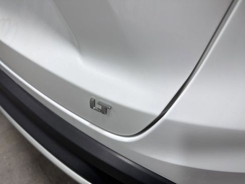 Used 2025 Chevrolet Trax LT w/ LT Convenience Package FWD image 14