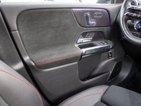 Used 2025 Mercedes-Benz GLB 35 AMG 4MATIC image 19