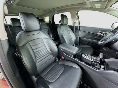 Used 2025 Kia Sportage SX image 31