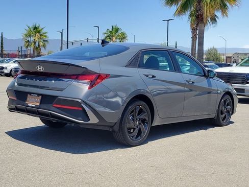 New 2026 Hyundai Elantra Sport FWD image 4