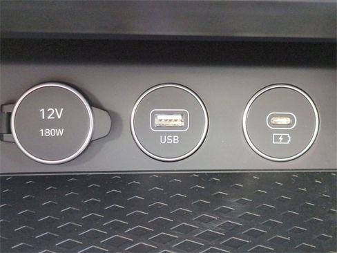 Certified 2025 Genesis G70 2.5T image 20