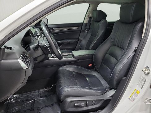 Used 2018 Honda Accord Touring image 12