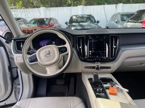 Used 2023 Volvo XC60 B5 Core w/ Protection Package Premier image 3