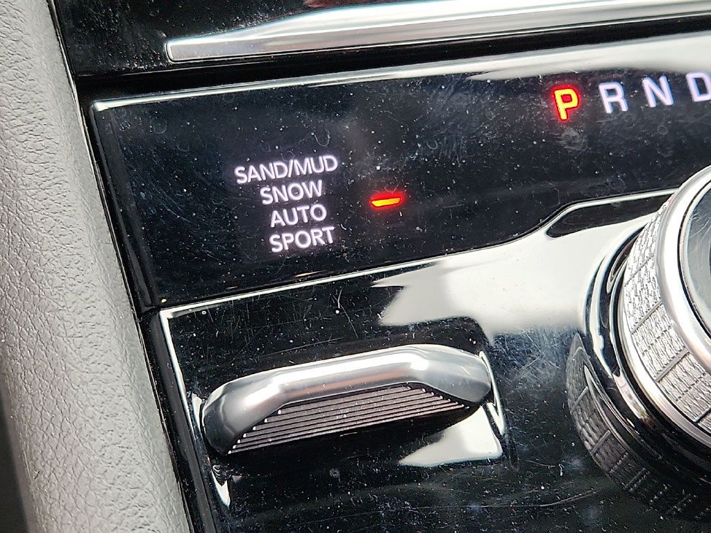 Used 2023 Jeep Grand Cherokee L Limited w/ Luxury Tech Group II AWD/4WD image 23