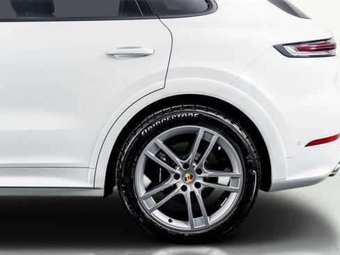 Used 2025 Porsche Cayenne image 48