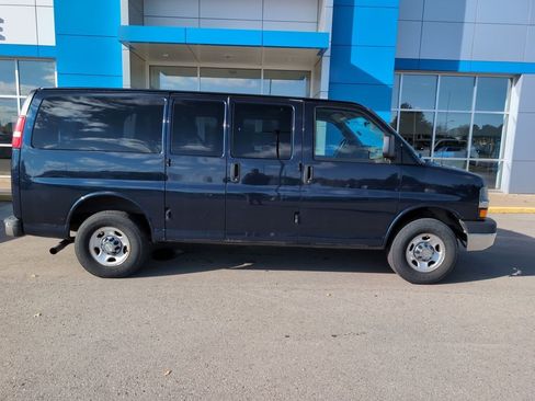 Used 2016 Chevrolet Express 2500 LT w/ LT Preferred Equipment Group image 1