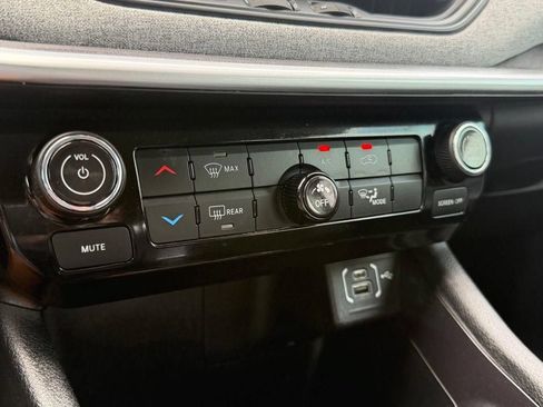 Used 2022 Jeep Compass Latitude FWD image 18