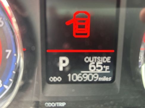 Used 2018 Toyota Corolla LE image 4