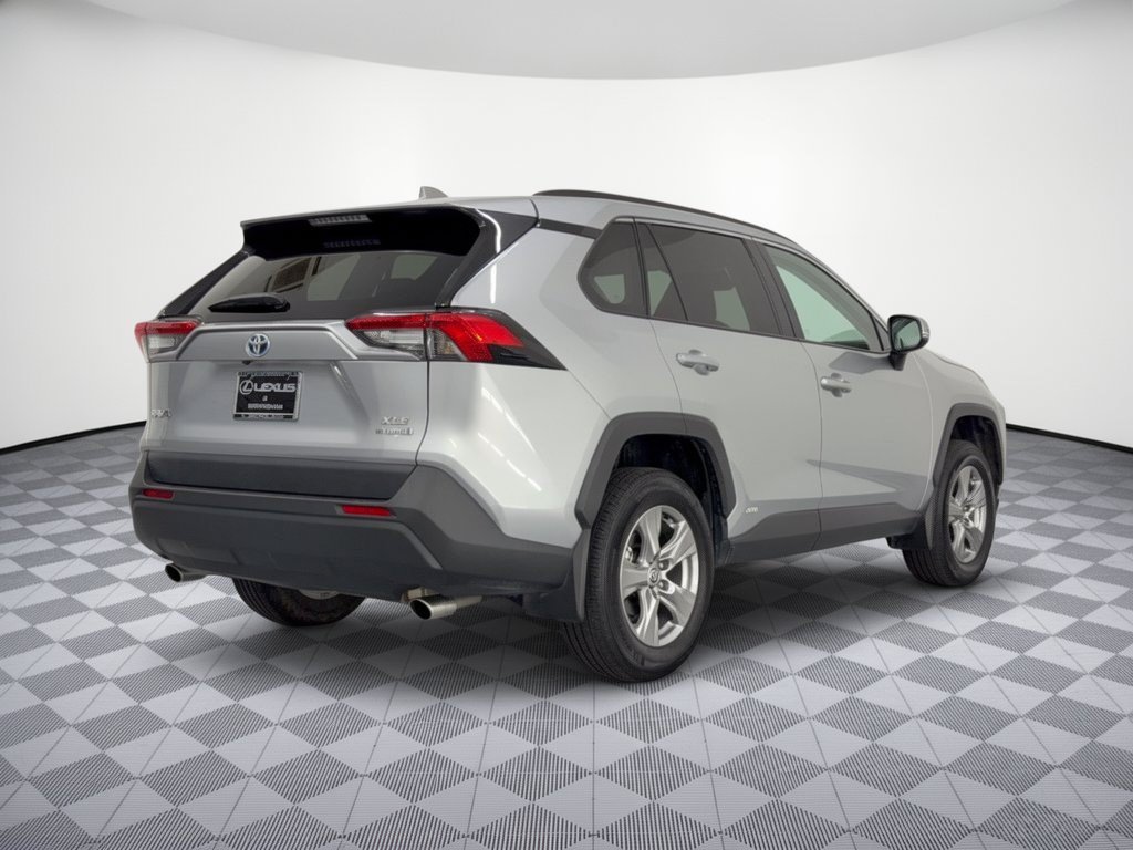 Used 2024 Toyota RAV4 XLE AWD/4WD image 9