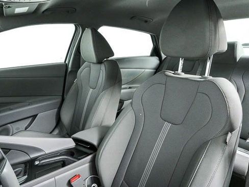 New 2026 Hyundai Elantra SE image 18