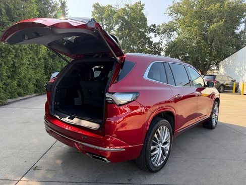 Used 2025 Buick Enclave Avenir AWD/4WD image 32