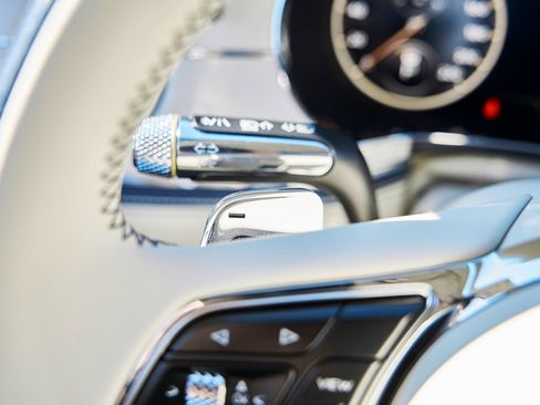 Used 2024 Bentley Flying Spur V8 image 55