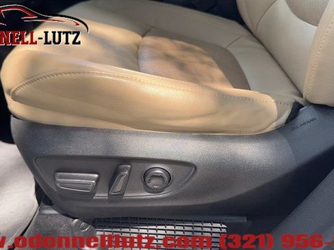 Used 2022 Toyota Sienna Limited FWD image 8